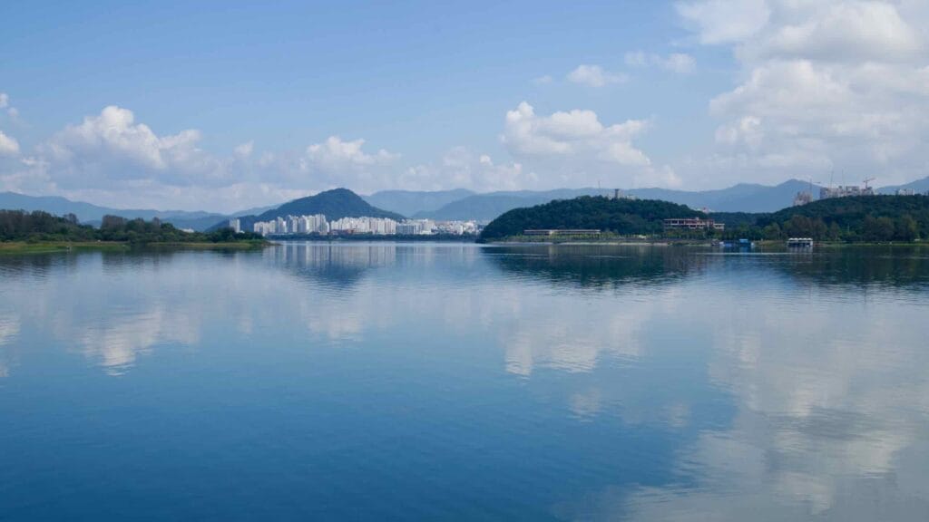 A wide panorama stretches over Uiam Lake toward Jungdo and Chuncheon’s apartment districts.