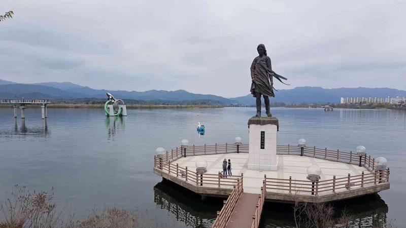 Chuncheon ⟷ Hanam Woman Statue Lake