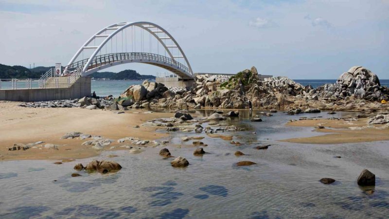 Gangneung ⟷ Sokcho Bridge Over Calm Waters.