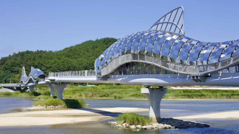 A picture of Uljin Sweet Fish Bridge (울진은어다리) in Uljin County, South Korea.