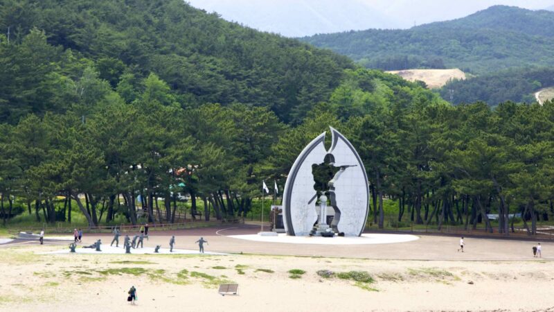 A picture of Jangsa Landing Operation Victory Memorial Hall (장사상륙작전전승기념관) at Jangsa Beach, Yeongdeok County, South Korea.