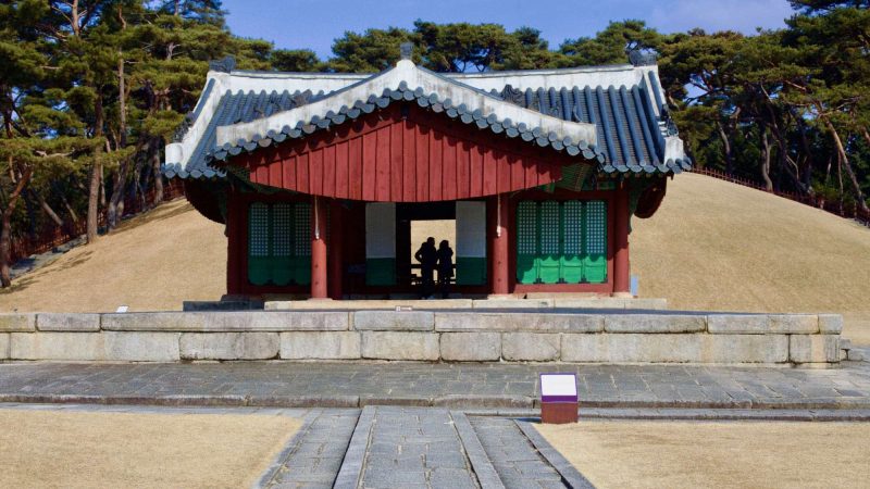 The Jeongjagak Shrine (정자각) at King Sejong's where mourners prepare offerings.