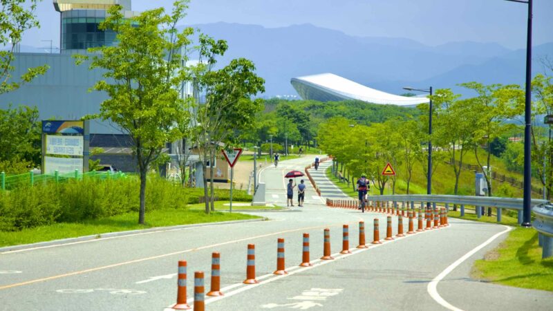 A picture of The ARC Cultural Center (디아크문화관) along the Nakdonggang Bike Path and Nakdong River in Daegu, South Korea.