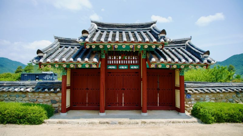 A picture of Gayajinsa Temple (가야진사) on the Nakdonggang Bike Path (낙동강자전거길) along the Nakdong River (낙동강) in Yangsan City, South Korea.