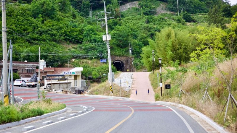 A picture of Masa Tunnel (마사터널) on the Nakdonggang Bike Path (낙동강자전거길) along Nakdong River (낙동강) in Gimhae City, South Korea.