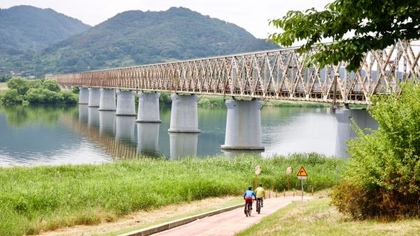 A picture of the Sinnakdong Steel Bridge (신낙동강철교) crossing the Nakdong River (낙동강) on the Nakdonggang Bike Path (낙동강자전거길) between in Miryang and Gimhae Cities, in South Korea.