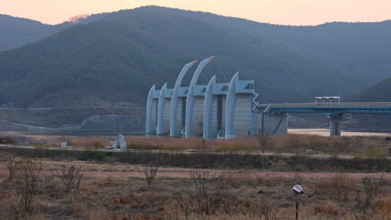 A picture of the Hapcheon Changnyeong Weir (합천창녕보) in Hapcheon and Changnyeong Counties, South Korea.