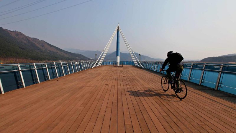 A picture of Dalseong Weir (달성보) on the Nakdonggang Bike Path (낙동강자전거길) along the Nakdong River in Dalseong County, South Korea.