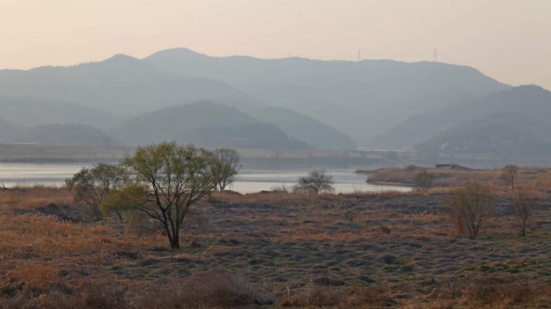 A picture of on the Nakdong River from the Nakdonggang Bike Path (낙동강자전거길) in Dalseong County, South Korea.