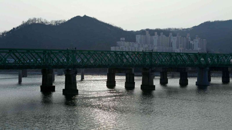 A picture of the Bridge of Patriotism (호국의다리) along the Nakdonggang Bike Path in Chilgok Country, South Korea.