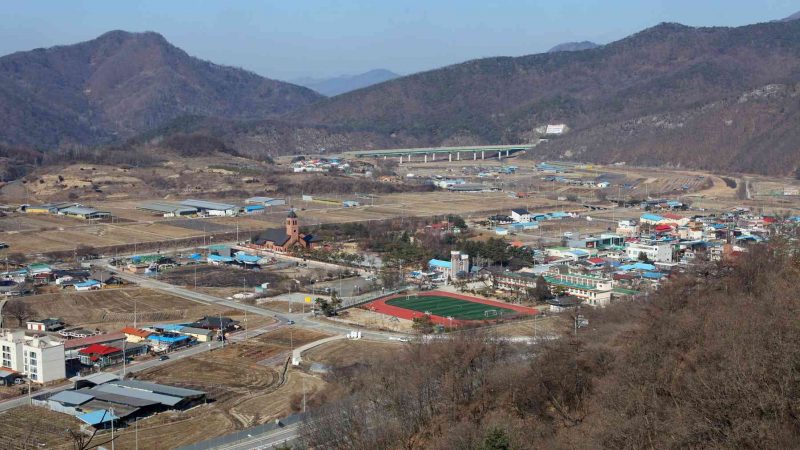 A picture of Yeonpung Village view from on top of Ihwa Pass (이화령) in Goesan County, South Korea.