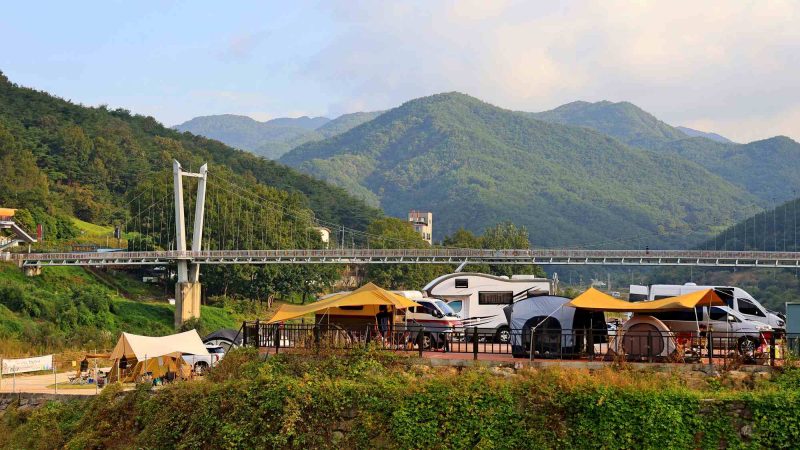 A picture of campgrounds along the Seomjin River in South Korea.