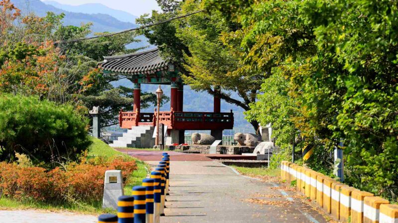 Seomjingang Bike Path - Gokseong Gwangyang - Turtle Statue Pavilion Long near Maehwa Village in Gwangyang